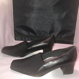 NATURALIZER Leather/Fabric Pumps